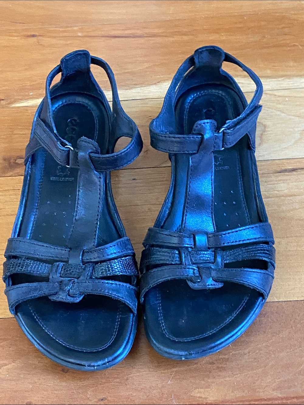 Ecco Leather T-Strap Strappy Sandals - Black